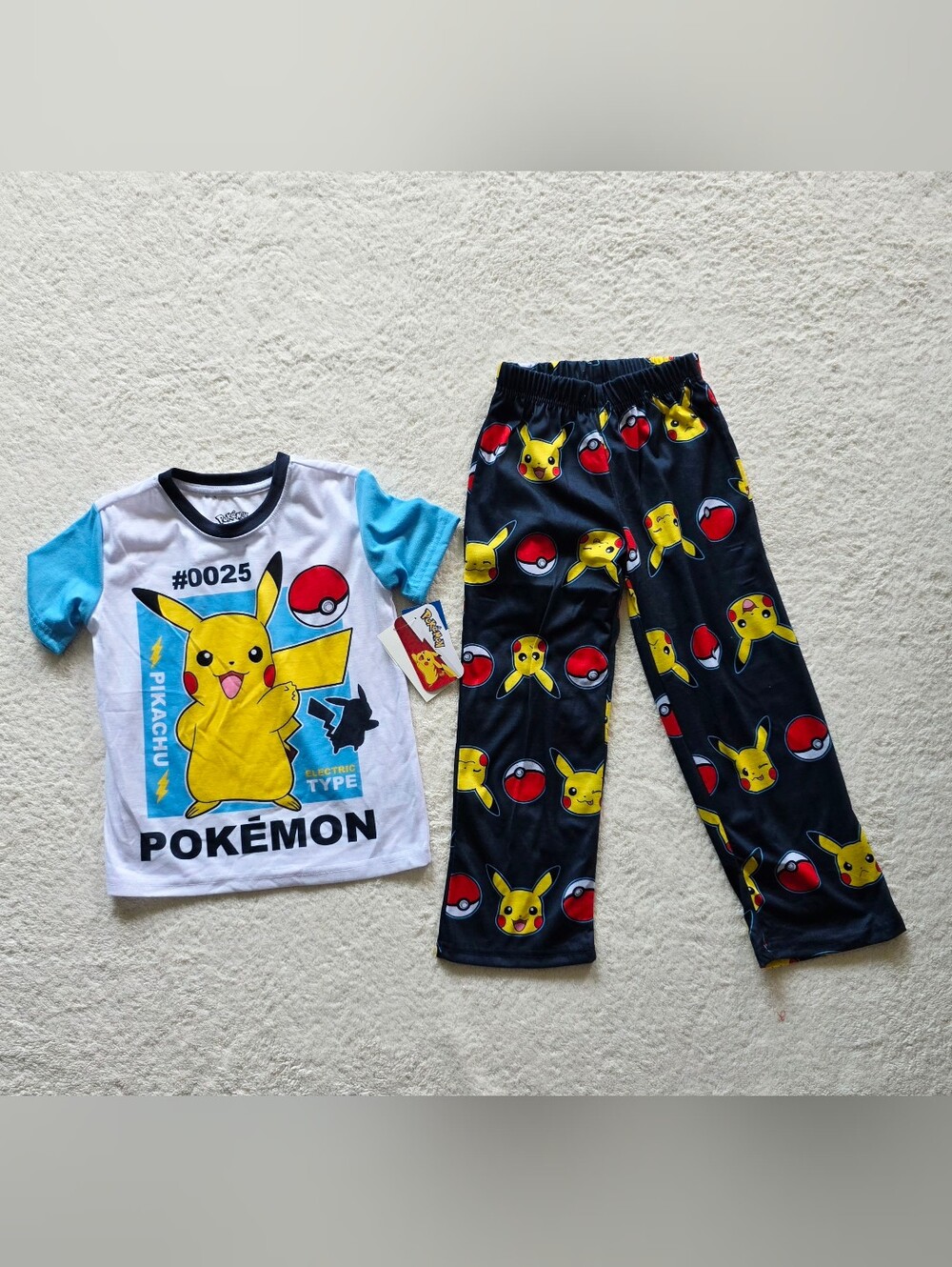 New boy's XS 4/5 Pokemon Pikachu 2 piece Pajama Top & Pants Sleep Set